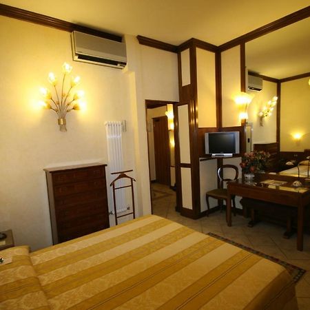 Hotel Italia City Center Мантуя Экстерьер фото