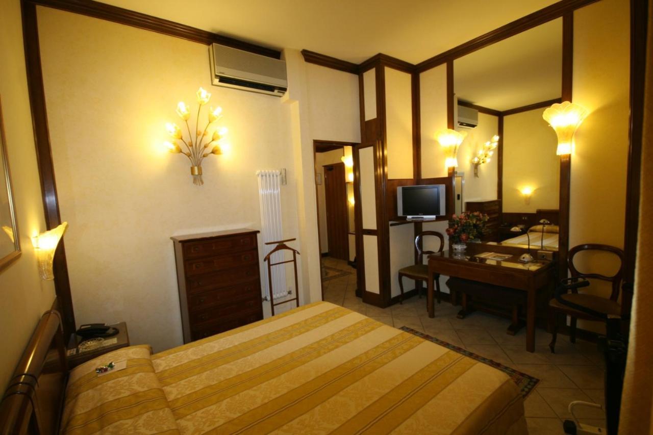 Hotel Italia City Center Мантуя Экстерьер фото