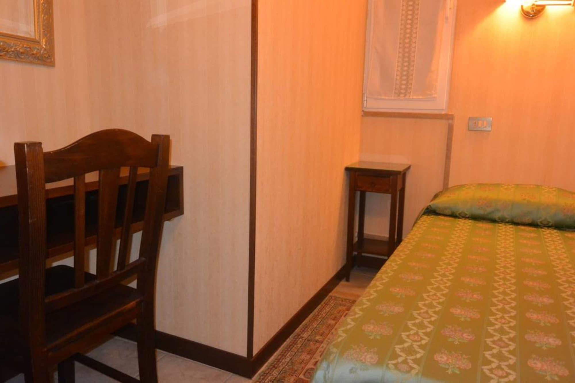 Hotel Italia City Center Мантуя Экстерьер фото