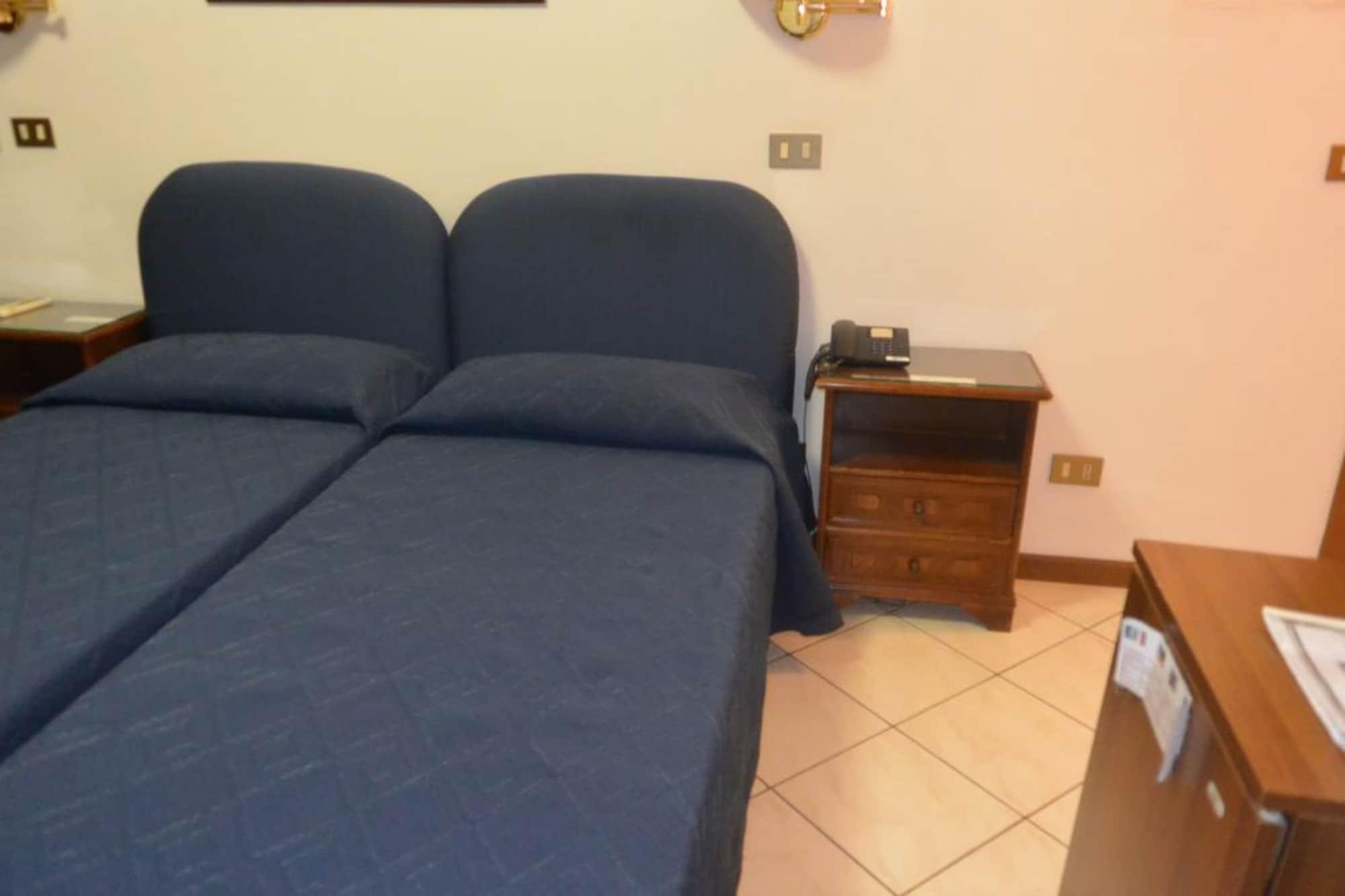 Hotel Italia City Center Мантуя Экстерьер фото