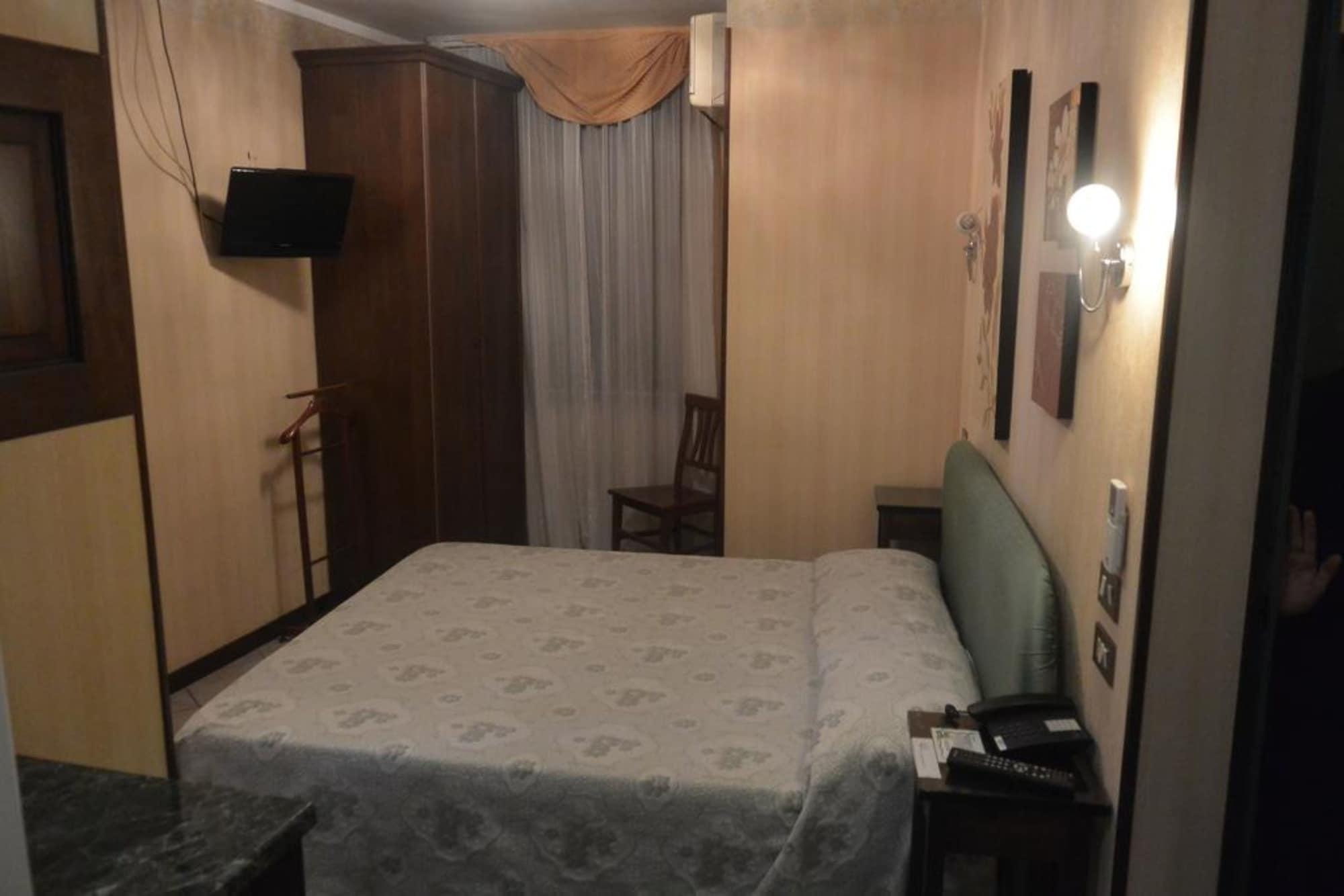 Hotel Italia City Center Мантуя Экстерьер фото