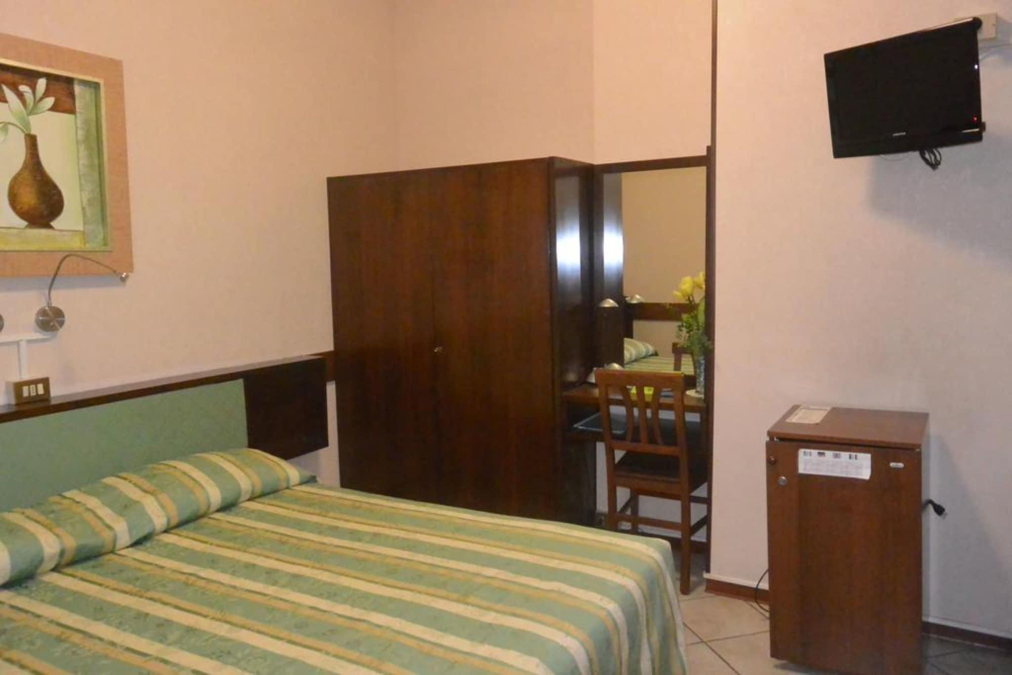 Hotel Italia City Center Мантуя Экстерьер фото