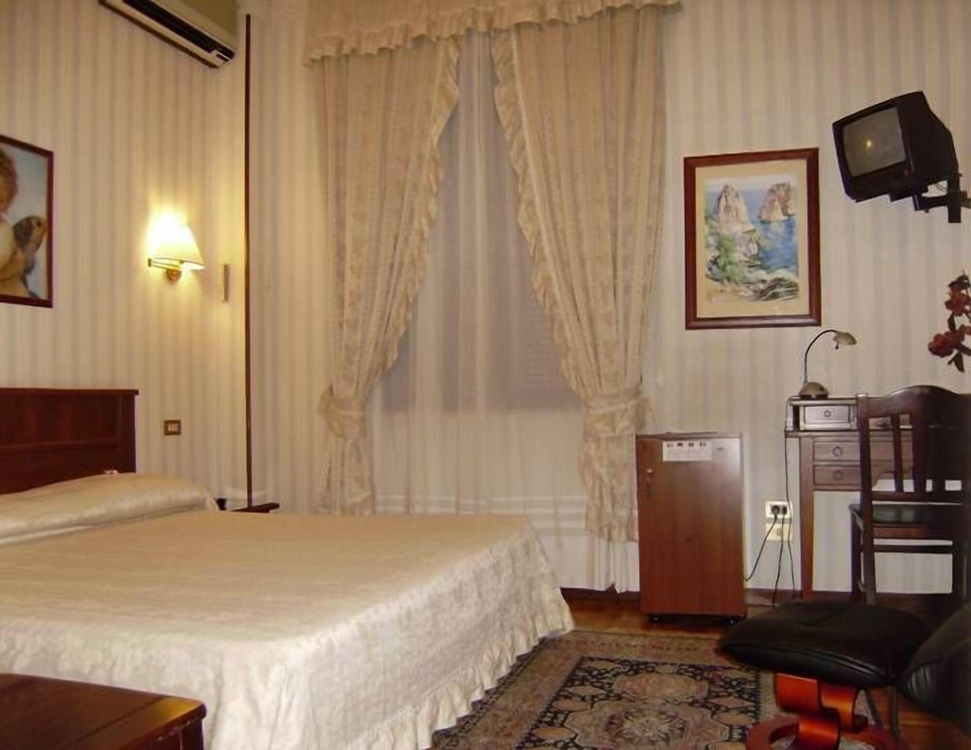 Hotel Italia City Center Мантуя Экстерьер фото