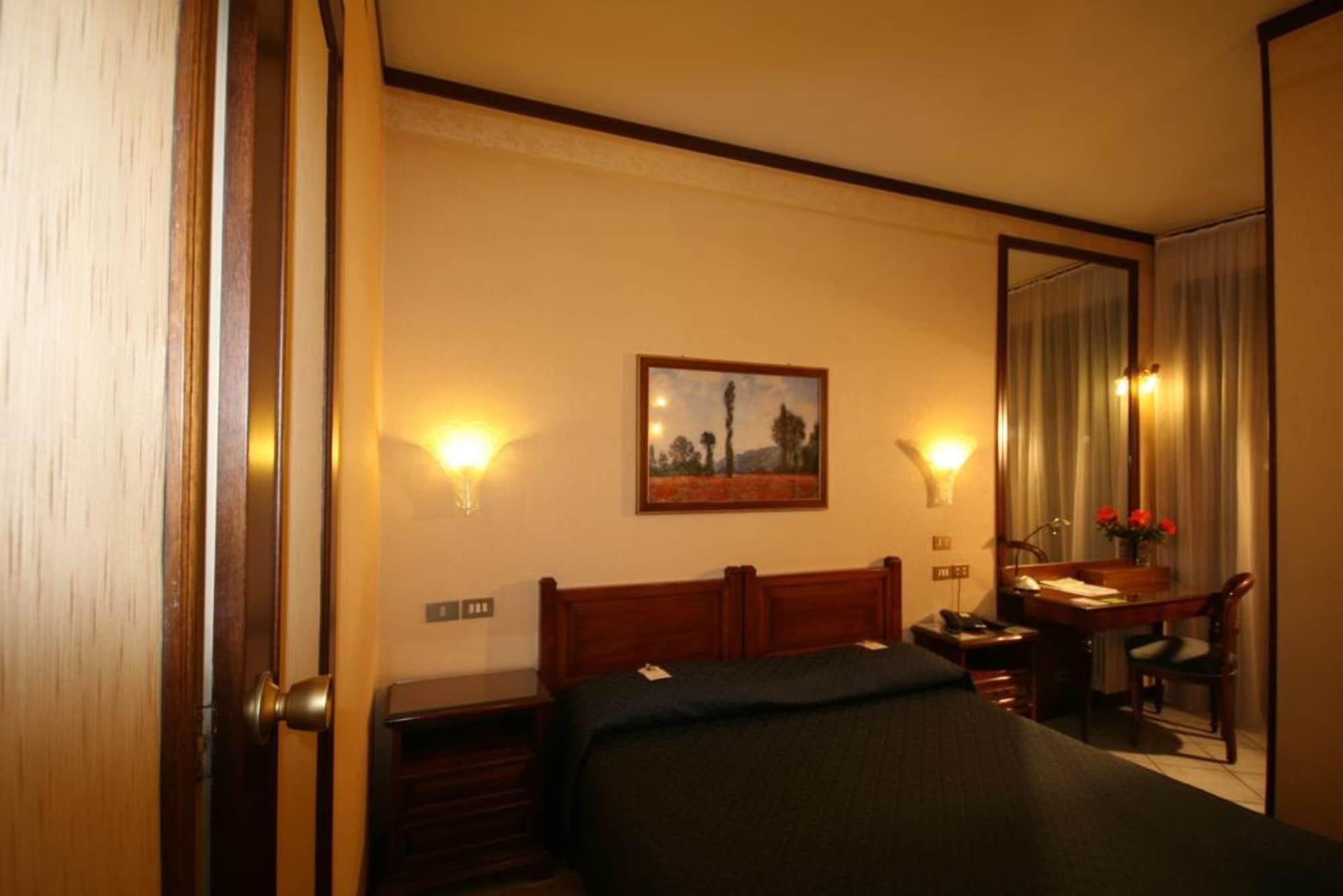 Hotel Italia City Center Мантуя Экстерьер фото