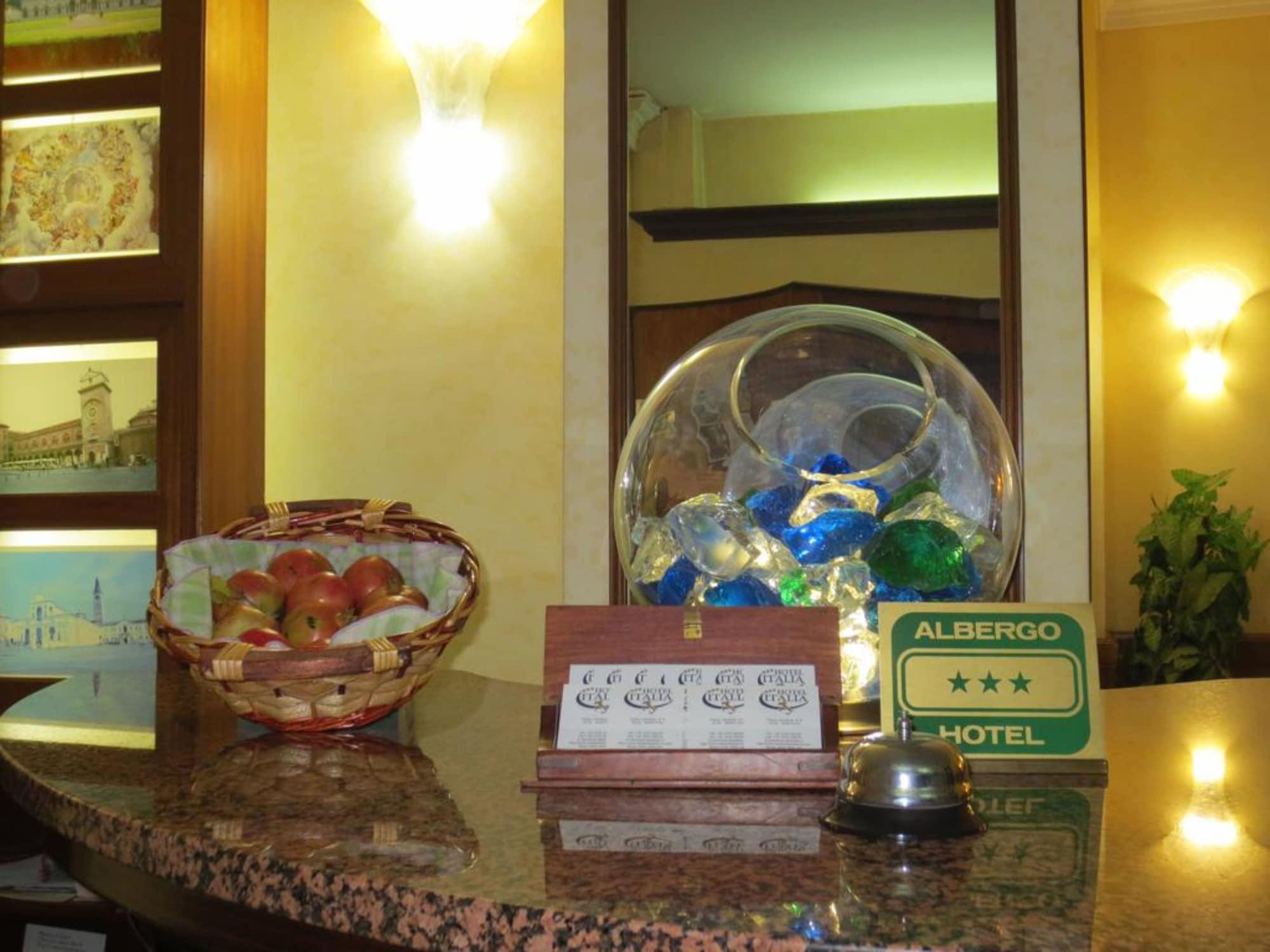 Hotel Italia City Center Мантуя Экстерьер фото