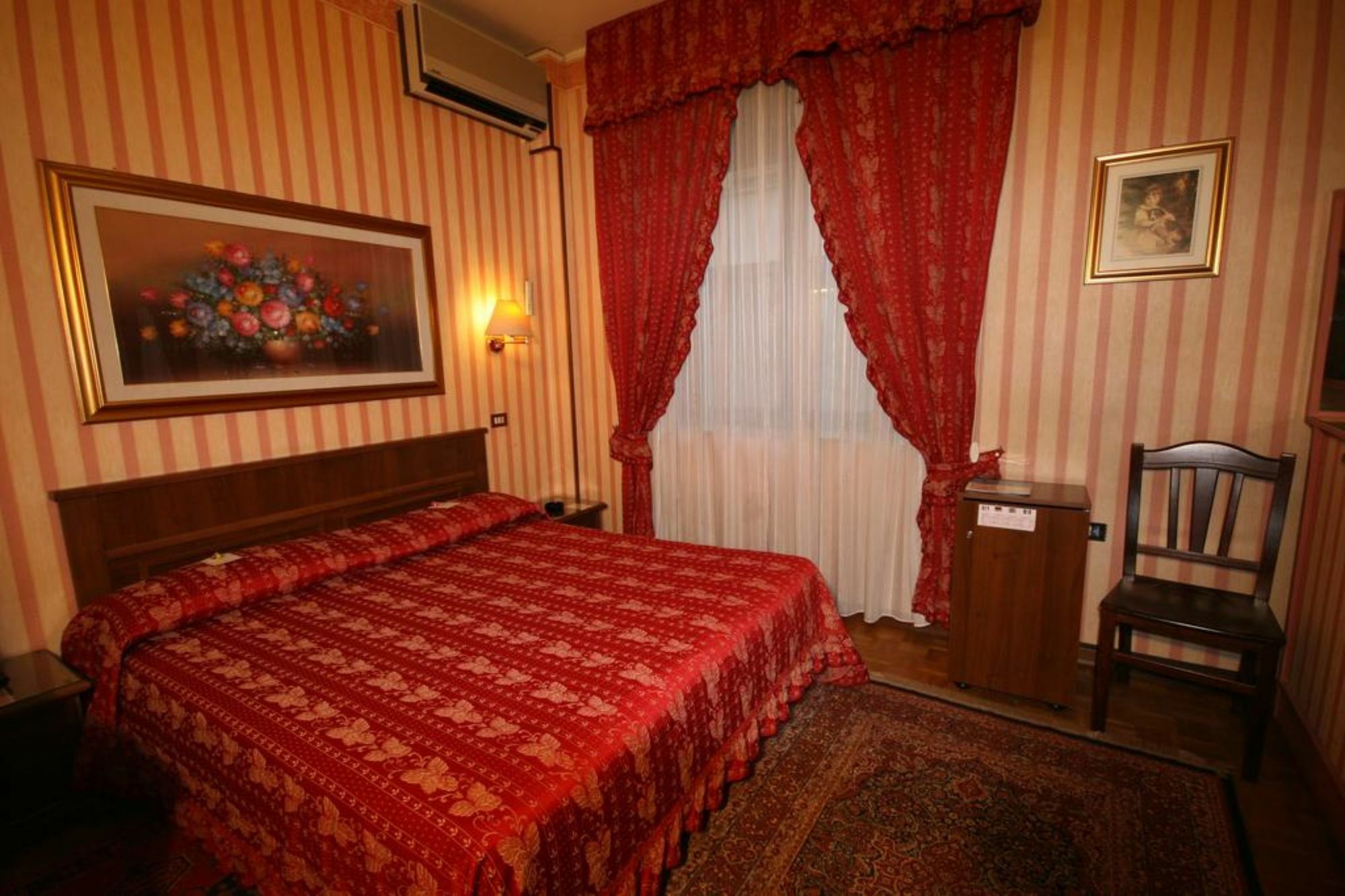 Hotel Italia City Center Мантуя Экстерьер фото